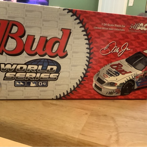 Dale Earnhardt Jr. #8 1:24 die cast. - Picture 3 of 3